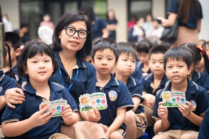  Học sinh hào hứng tham gia trả lời câu hỏi về tiết kiệm điện 
