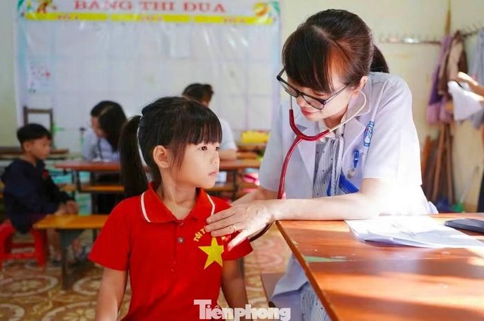Thông qua thăm khám, các bác sĩ có thể nhận diện sớm những dấu hiệu bất thường về sức khỏe mà học sinh hoặc gia đình chưa phát hiện.