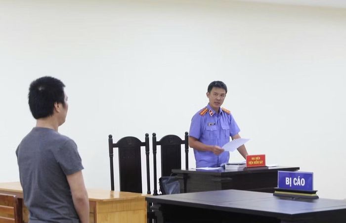Kiểm sát viên luận tội đối với bị cáo Hồ Xuân Nhàn. Ảnh: VKSND Đắk Lắk.
