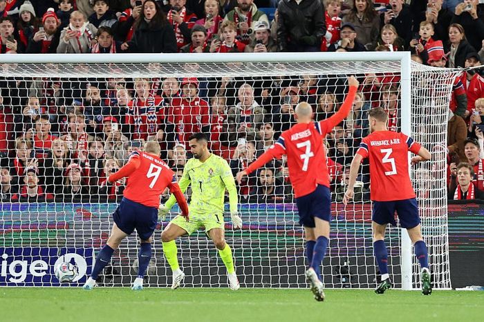 Nỗ lực của họ được đền đáp phút 51, Haaland đá nối cận thành san hòa 1-1