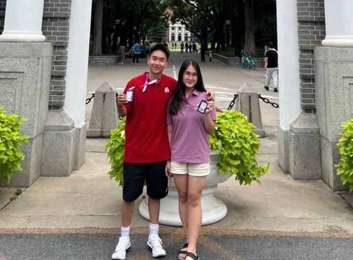 Nguyễn Vũ Tuệ Giang và em trai Nguyễn Khoa Vũ đều là cựu học sinh chuyên Anh, Trường THPT Chuyên Ngoại ngữ. Ảnh: NVCC