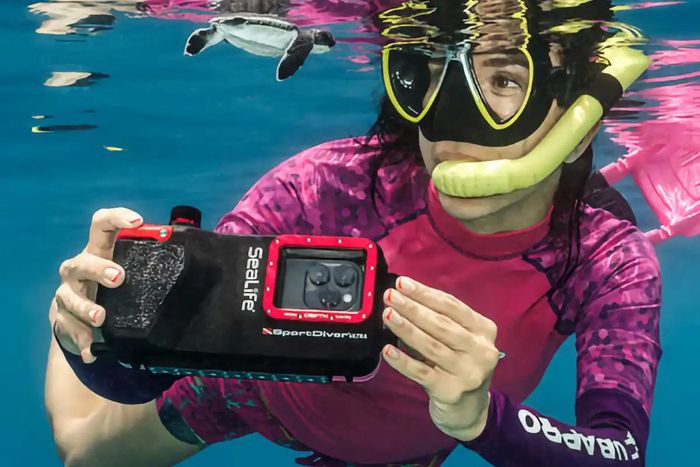 SeaLife SportDiver Ultra giúp iPhone chụp ảnh dưới nước. Ảnh: SeaLife