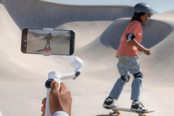 Insta360 Flow 2 là giải pháp cho video rung lắc. Ảnh: Insta360