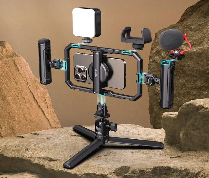SmallRig All-in-One Video Kit for Smartphone Creators hỗ trợ việc quay video bằng iPhone chuyên nghiệp hơn. Ảnh: SmallRig