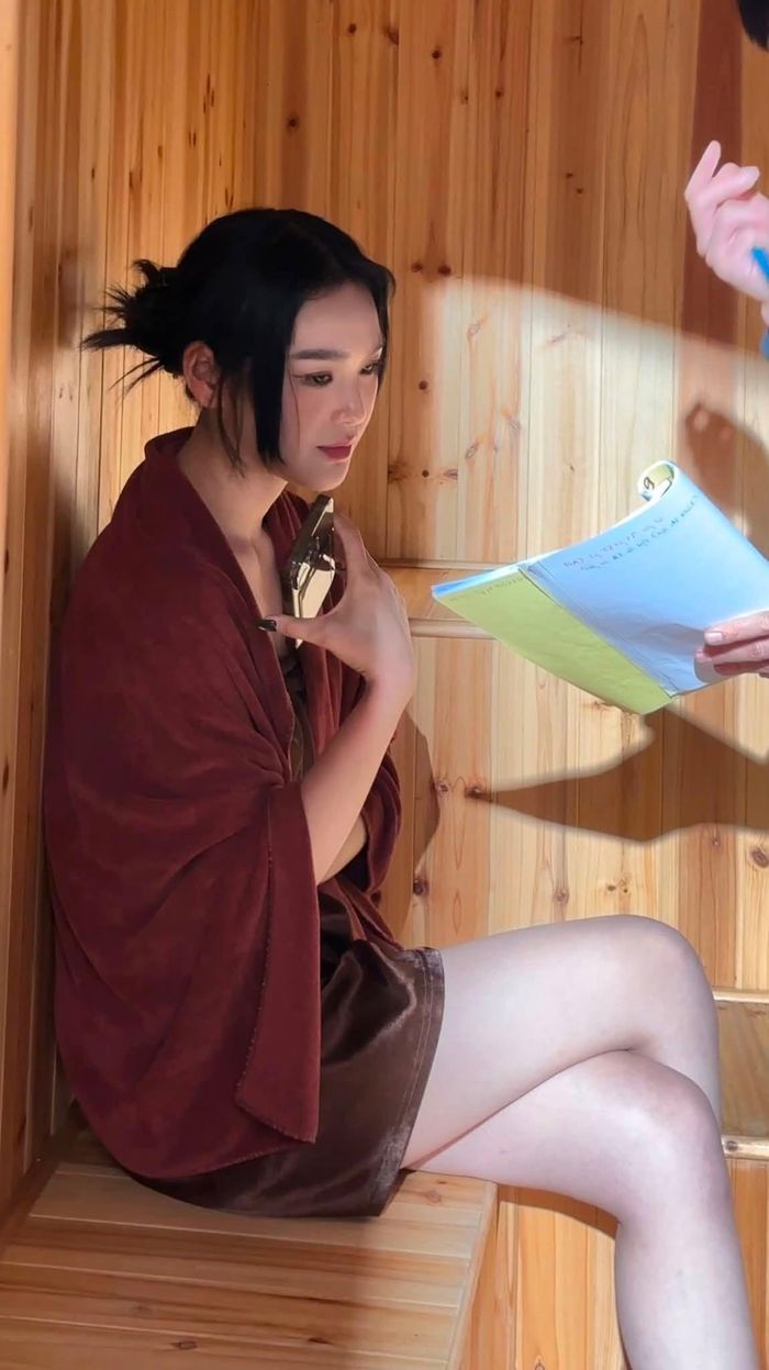 Cù Thị Trà dần tiến bộ qua từng vai diễn và không còn một màu dù cô từng thừa nhận mình khá áp lực khi đóng phim thời gian đầu.