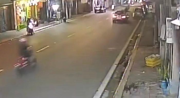 Camera an ninh khu vực ghi nhận vụ tai nạn giao thông. Ảnh cắt từ clip