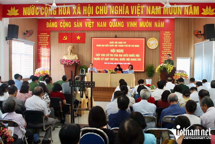 Toàn cảnh buổi tiếp xúc cử tri