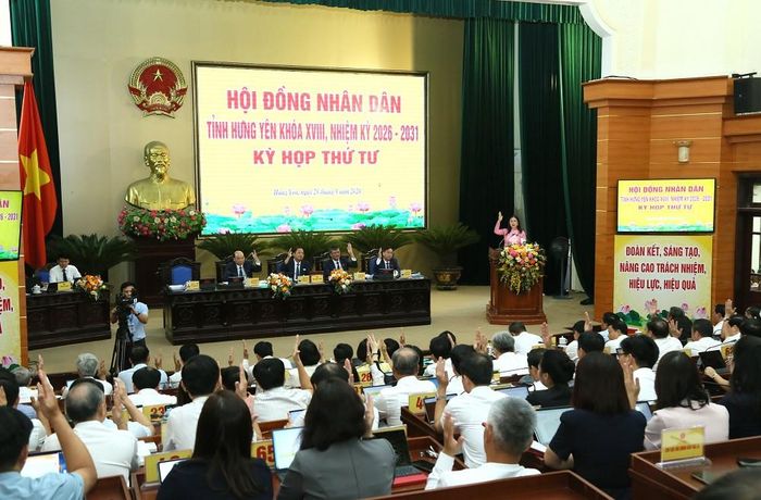 Các đại biểu biểu quyết thông qua kết quả bầu chức danh Phó Chủ tịch UBND tỉnh nhiệm kỳ 2026 - 2031 đối với ông Phạm Bảo Sơn.