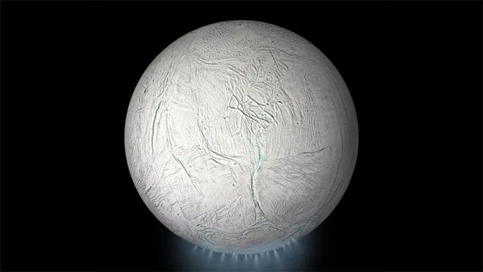 Những cột vật chất chứa nước liên tục phun ra không gian từ Enceladus. Ảnh: NASA/JPL-Caltech