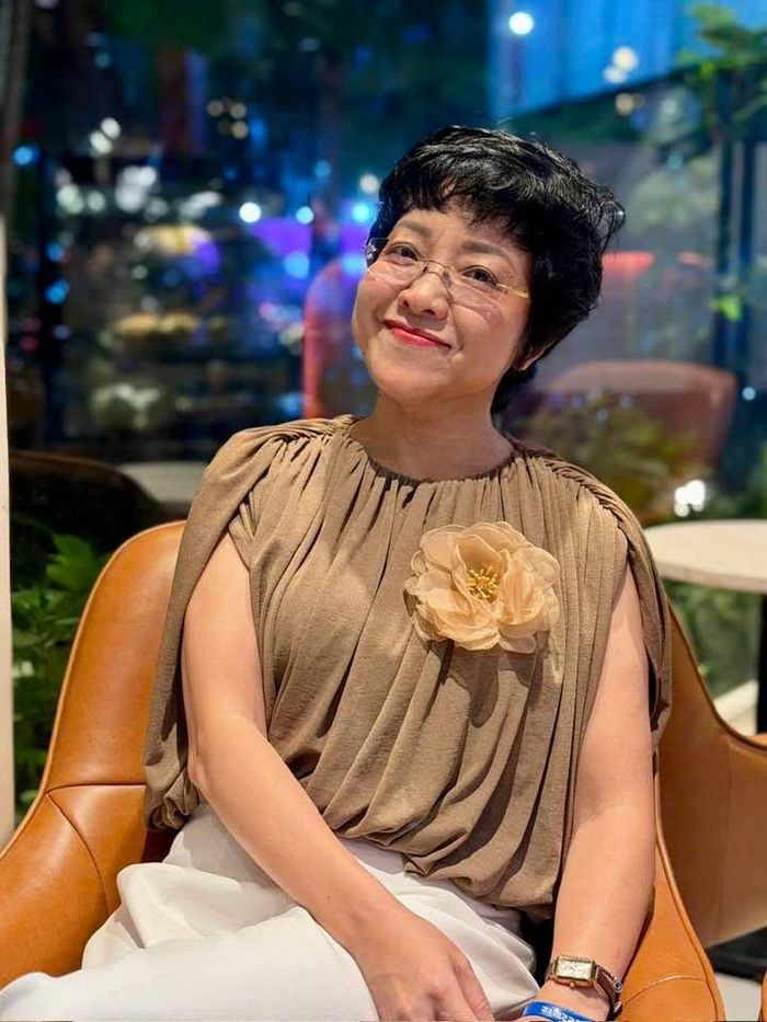 MC Thảo Vân thư thái.