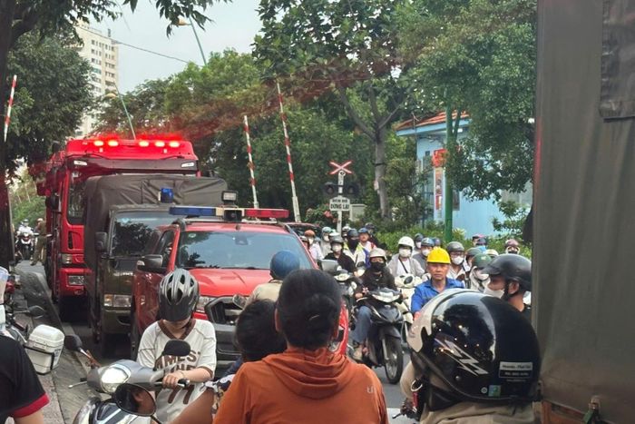 Vụ việc khiến giao thông trên đường Hoàng Sa ùn ứ cục bộ. Ảnh: MT