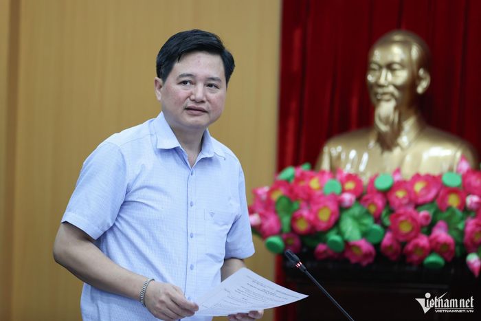 Phó Bí thư Đảng uỷ chuyên trách Bộ Dân tộc và Tôn giáo Cầm Văn Thanh phát biểu tại hội nghị. Ảnh: Lê Anh Dũng