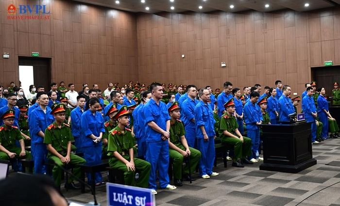  Có mặt đủ 65 bị cáo tại phiên tòa. 