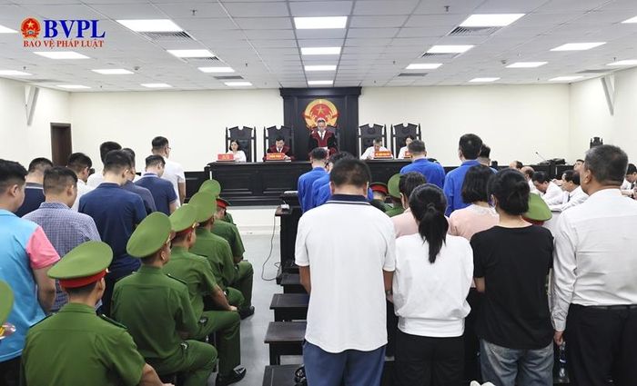 Quang cảnh HĐXX tuyên án.