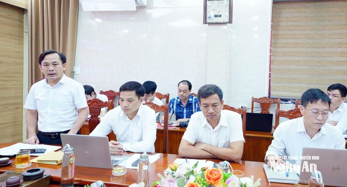 Phó Bí thư chuyên trách Đảng ủy Các CCQ Đảng tỉnh Ngô Đình Viện đề nghị cần tiếp tục chỉ đạo, đôn đốc các tổ chức cơ sở đảng triển khai Nghị quyết số 01-NQ/ĐU. Ảnh: Mai Hương