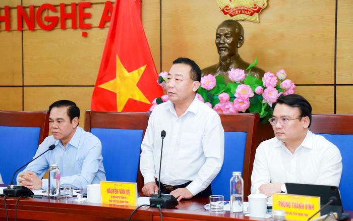 Đồng chí Nguyễn Văn Đệ - Ủy viên Ban Thường vụ Tỉnh ủy, Phó Chủ tịch UBND tỉnh phát biểu tại phiên họp. Ảnh: Thành Duy