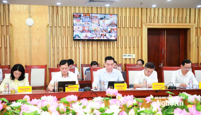 Lãnh đạo các sở, ngành dự phiên họp. Ảnh: Thành Duy