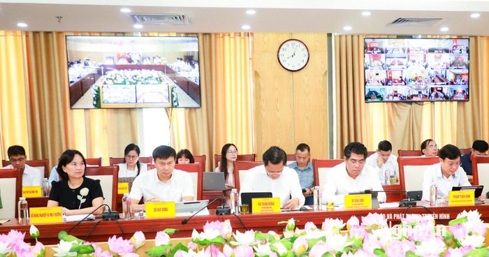 Lãnh đạo các sở, ngành dự phiên họp. Ảnh: Thành Duy