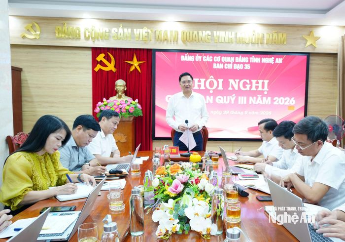 Đồng chí Hoàng Nghĩa Hiếu - Phó Bí thư Thường trực Tỉnh ủy, Chủ tịch HĐND tỉnh, Bí thư Đảng ủy kiêm Trưởng ban Chỉ đạo 35 Đảng ủy kết luận tại hội nghị. Ảnh: Mai Hương