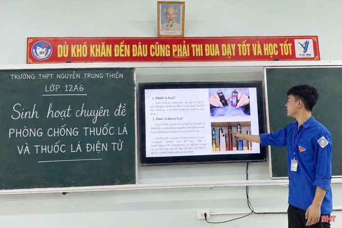 Học sinh Trường THPT Nguyễn Trung Thiên sinh hoạt chuyên đề phòng, chống thuốc lá và thuốc lá điện tử.