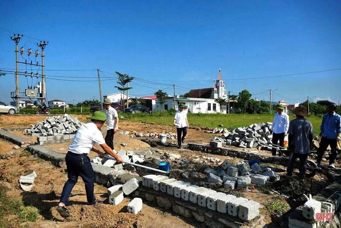 Tổ chức lực lượng kiểm tra, rà soát ngay khi phát hiện các công trình vi phạm.