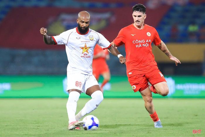 Dù đã 35 tuổi nhưng Luiz Antonio vẫn cho thấy đẳng cấp khi thi đấu trọn vẹn 180 phút cho Hồng Lĩnh Hà Tĩnh trong 2 trận vừa qua.