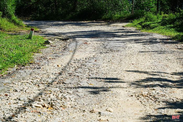 Theo quyết định phê duyệt dự án, tuyến đường được đầu tư có chiều dài hơn 8km, điểm đầu giao quốc lộ 8 tại Km 26+040 và điểm cuối giao quốc lộ 281 tại Km 72+800. Dự án được thực hiện trên địa bàn xã Tứ Mỹ và xã Kim Hoa, với diện tích sử dụng đất khoảng 11,2 ha.