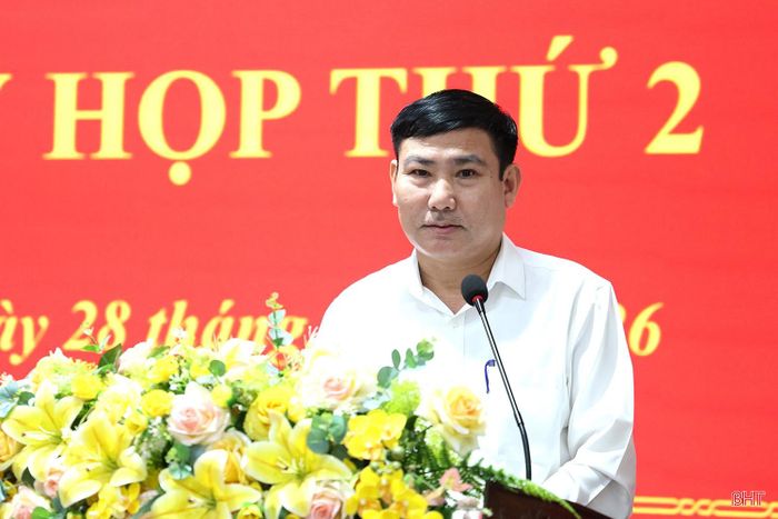 Cử tri Phạm Mạnh Hiền - Phó Chủ tịch UBND phường Hà Huy Tập kiến nghị các nội dung liên quan đến khám sức khỏe định kỳ và các chương trình khám sàng lọc miễn phí cho người dân.