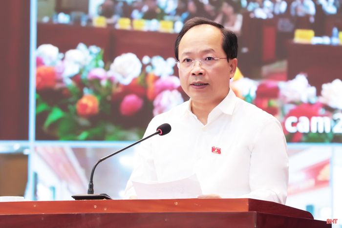 Đồng chí Nguyễn Duy Lâm - Ủy viên Trung ương Đảng, Bí thư Tỉnh ủy, Trưởng đoàn ĐBQH tỉnh phát biểu chỉ đạo tại hội nghị tiếp xúc cử tri.