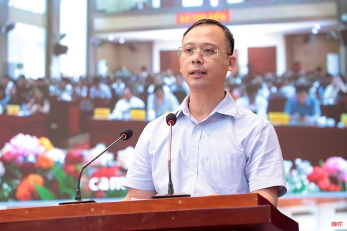 Đồng chí Hồ Đức Đàn - Quyền Giám đốc Sở Tài chính tiếp thu, giải trình một số nội dung liên quan tới lĩnh vực tài chính trên địa bàn tỉnh.