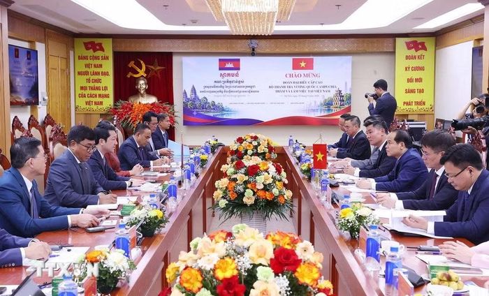 Hội đàm giữa Thanh tra Chính phủ Việt Nam với Bộ Thanh tra Campuchia. (Ảnh: Văn Điệp/TTXVN)