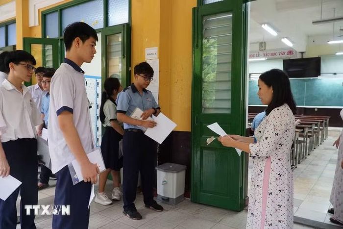Bộ Giáo dục và Đào tạo dự kiến kỳ thi tuyển sinh lớp 10 sẽ chỉ còn hai môn là Toán và Ngữ văn. (Ảnh: Thu Hoài/TTXVN)