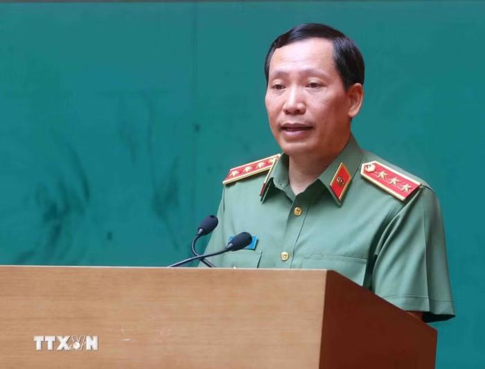 Thượng tướng Lê Văn Tuyến, Ủy viên Trung ương Đảng, Thứ trưởng Bộ Công an, Trưởng ban chỉ đạo "Thực hiện phong trào toàn dân bảo vệ an ninh Tổ quốc" Trung ương phát biểu. (Ảnh: Phạm Kiên/TTXVN)