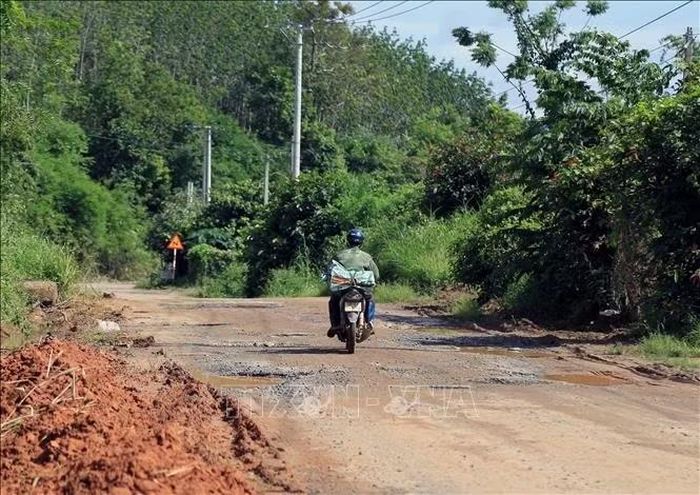 Hiện trạng mặt đường Tỉnh lộ 4B(ảnh tư liệu).