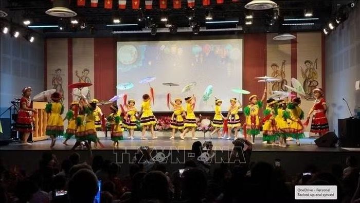 Một tiết mục biểu diễn văn nghệ trong chương trình.