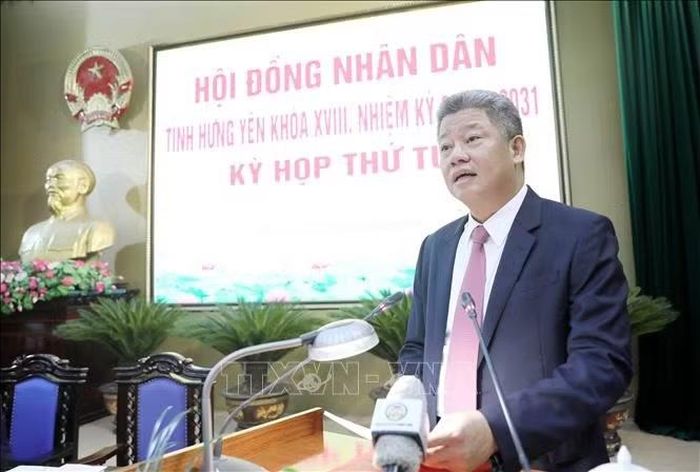 Chủ tịch UBND tỉnh Hưng Yên Nguyễn Mạnh Quyền phát biểu tại kỳ họp. Ảnh: Thế Duyệt/TTXVN