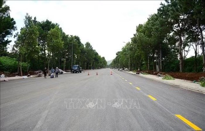 Đường dẫn từ Quốc lộ 20 vào nhà ga hành khách Sân bay Liên Khương (xã Đức Trọng, tỉnh Lâm Đồng). Ảnh minh họa: Nguyễn Dũng/TTXVN