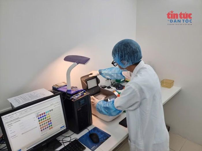 Giải trình tự gen trên các thiết bị công nghệ mới.