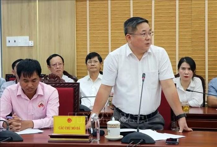 Ông Đoàn Huy Hoàng, Giám đốc Xí nghiệp 309 (Bộ Tư lệnh Quân khu 5) nêu kiến nghị xin điều chỉnh mốc, mở rộng mỏ đá núi Chóp Chài xã Ba Gia.