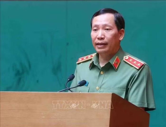 Thượng tướng Lê Văn Tuyến, Ủy viên Trung ương Đảng, Thứ trưởng Bộ Công an, Trưởng ban chỉ đạo "Thực hiện phong trào toàn dân bảo vệ an ninh Tổ quốc" Trung ương phát biểu. Ảnh: Phạm Kiên/TTXVN.