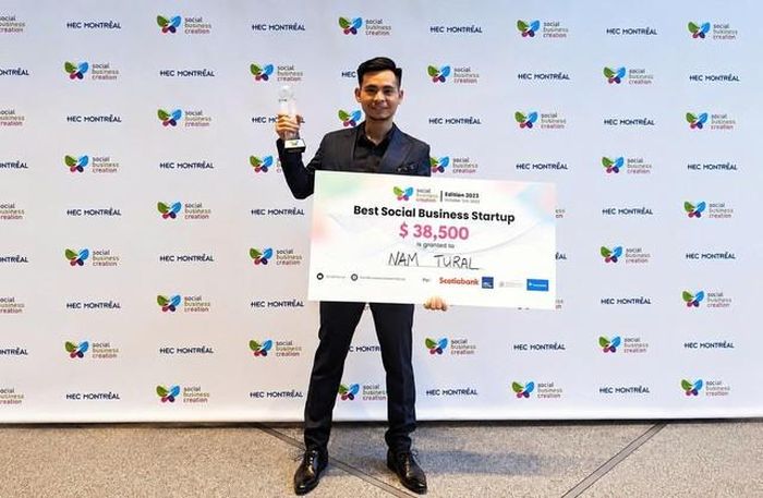 Anh Tài nhận giải Quán quân toàn cầu cuộc thi Social Business Creation tại Montreal, Canada, với số tiền thưởng khoảng 38.500 đô la Canada năm 2023 (Ảnh nhân vật cung cấp).