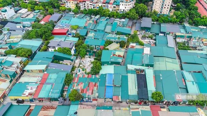 Sở Nông nghiệp và Môi trường phối hợp UBND cấp xã xác định nguồn gốc, mục đích sử dụng (Ảnh: Hữu Thắng).