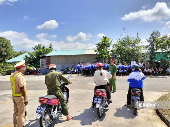 Hướng dẫn người điều khiển phương tiện kỹ năng khi tham gia giao thông.