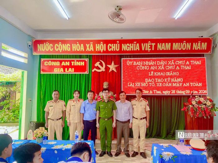 Phòng CSGT Công an tỉnh Gia Lai khai giảng lớp đào tạo kỹ năng lái xe mô tô, xe gắn máy an toàn tại cơ sở.