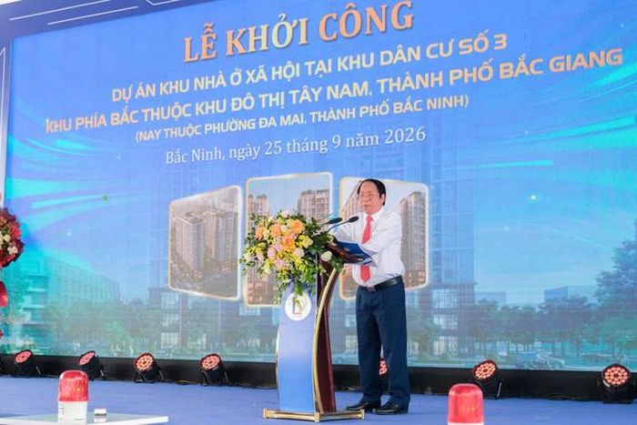 Ông Ngô Văn Sơn - Tổng Giám đốc Công ty TNHH Xây dựng và Thương mại Lam Sơn phát biểu cam kết tập trung nguồn lực đảm bảo tiến độ và chất lượng.