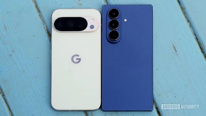 Một số điện thoại Android có cổng hồng ngoại để điều khiển TV, điều hòa và thiết bị gia dụng. Ảnh: Android Authority.