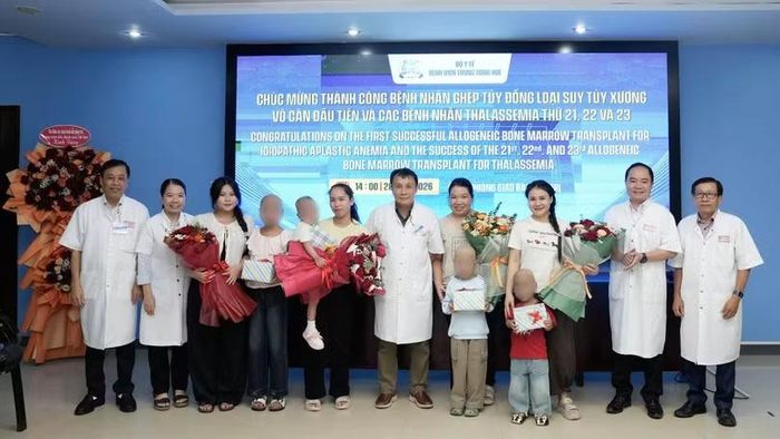 Bệnh viện Trung ương Huế tổ chức lễ ra viện cho 4 ca ghép tế bào gốc đồng loại điều trị Beta-Thalassemia. Ảnh Nguyễn Lê.