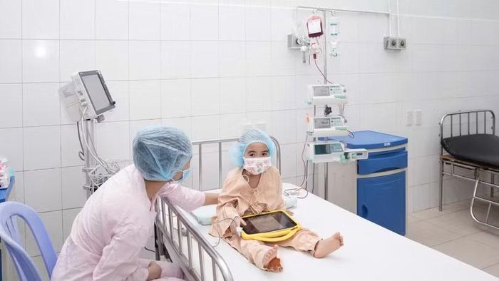 Bệnh nhi bình phục sau ca ghép. Ảnh Nguyễn Lê.