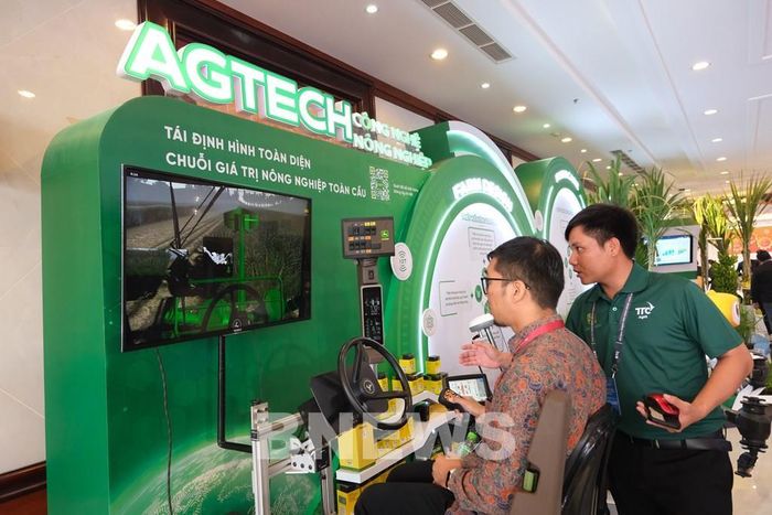 Ứng dụng khoa học kỹ thuật, dữ liệu số vào sản xuất nông nghiệp công nghệ cao. Ảnh: Thanh Tân - TTXVN