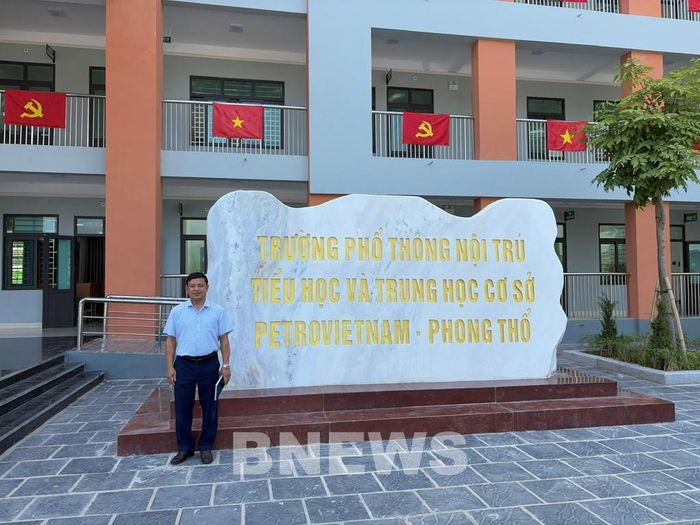 Ông Phùng Văn Ơn, Hiệu trưởng Trường Petrovietnam-Phong Thổ tại lễ tiếp nhận phòng học STEM ngày 25/9/2026. Ảnh: Ảnh: A.N/Bnews/vnanet.vn
